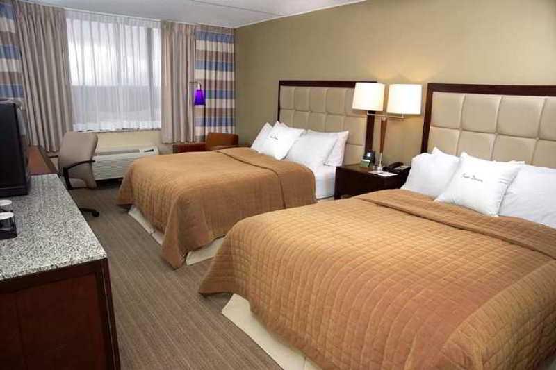 Doubletree By Hilton St. Louis At Westport Hotel Maryland Heights Room photo