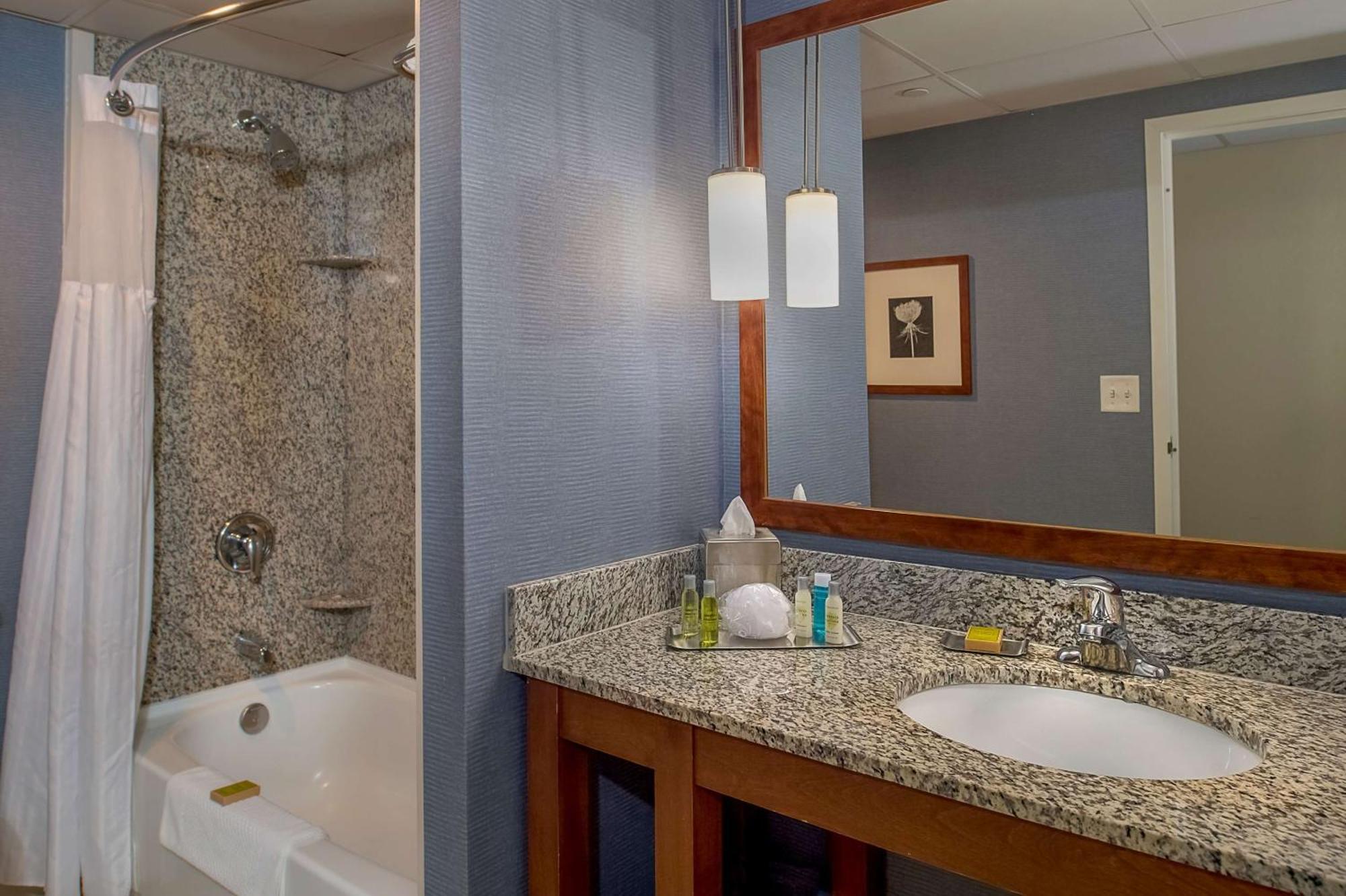 Doubletree By Hilton St. Louis At Westport Hotel Maryland Heights Exterior photo